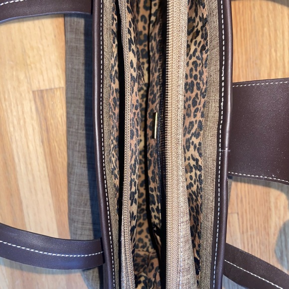 *Brand New/Never Used* Brown Maxx New York handbag with cheetah print interior - Picture 3 of 5